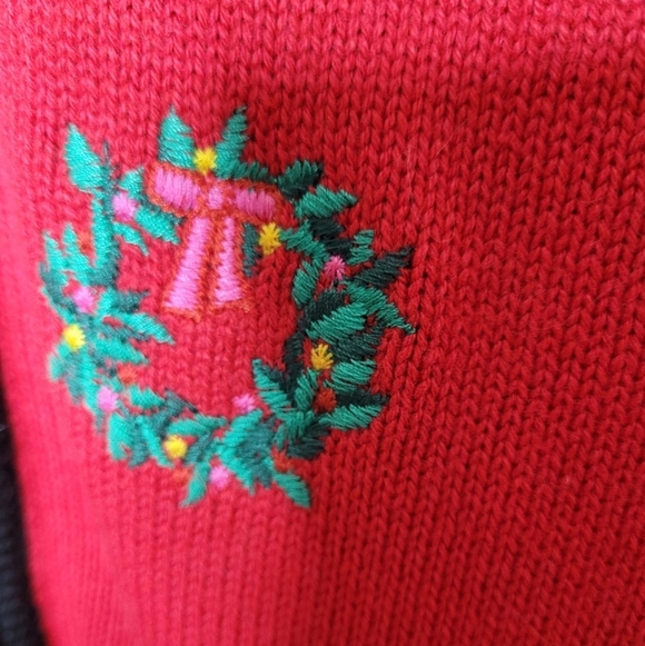 The Tog Shop Red Holiday Cardigan Sweater Embroidered Wreaths Full Zip Size L - Picture 5 of 9